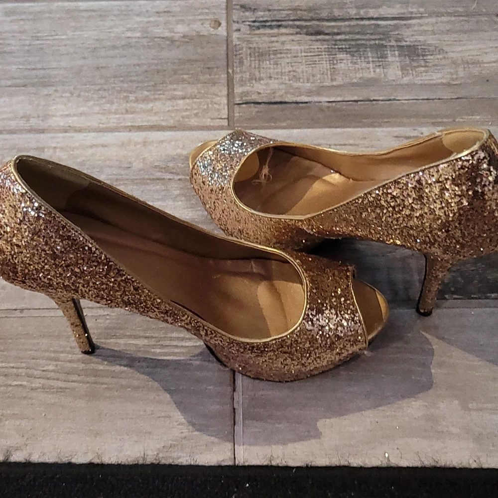 Shoes - Picture 2 of 3